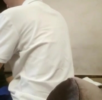 大哥做完泡脚又做肾保健按摩店漂亮技师摸奶打飞机
