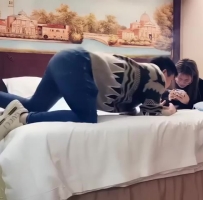 极品眼镜妹，镜头前自摸观感十足，各种姿势展示完美性爱细节