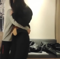 黑衣高颜值甜妹，无毛嫩B一对天然大奶，侧入猛操观感满满