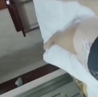 母子大乱伦，无情抽插，妈妈的黑鲍鱼