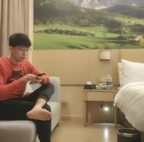 极品黑衣少妇~沙发调情深喉~床上猛干，后入浑圆臀部