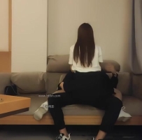 白衣短裙妹，调情摸B沙发近景啪啪