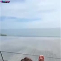 ❤️❤️❤️《巨乳母狗女友阳台露出旅游日记，旗袍开档黑丝罕见的第一人称姿势》