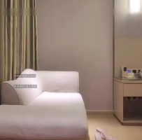 白嫩翘臀学生妹酒店偷情干到一半电话查岗