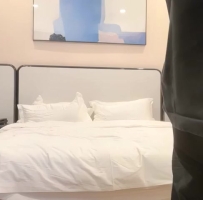 白色短裙吊带萌妹子，上位骑乘翘起屁股后入，操的妹子呻吟娇喘连连