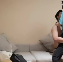 今晚约了个蓝衣清纯极品嫩妹，镜头前口交后入大力猛呻吟娇喘