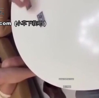 绿帽大神最新真实记录圣诞前夜换妻聚会淫乱的脱衣服游戏让两女穿上些袜共侍一夫
