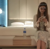 高价网约超高颜值长发美女，清纯脸庞下一对大奶，后入快速猛操非常诱人