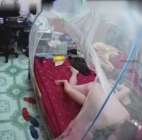 监控入侵真实刺激，绿奴淫妻，真实勾搭隔壁老王，对话淫荡刺激