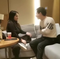 高价网约大奶妹，角度完美插入细节清晰可见，风骚淫荡享受猛男暴插