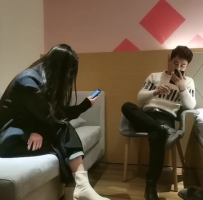 高端外围，丰乳肥臀高个美女，沙发近景侧入抽插猛操呻吟娇喘