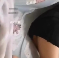 【母子乱伦】儿子偷看妈妈自慰最新真实山东50岁妈妈与自己儿子乱伦一年