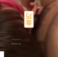【真实河南母子乱伦】儿子自拍记录操50岁母亲全纪录