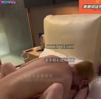 ❤️最新泄密！约炮大神带着处男兄弟去操骚姐姐❤️