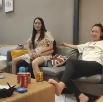 妈妈顶不住离家出走，留下女儿自己一个人承受爸爸的欲火