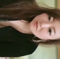 【母子乱伦】爆操坦克妈妈，牙签搅大缸坦克妈妈和儿子啪啪，操的不过瘾拿大黑牛自慰