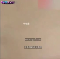 ❤️史上最强母子乱伦‘儿子快关门 妈妈求你了’趁老爸在客厅吃饭在房间门口摸妈妈的