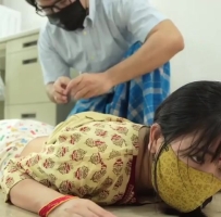 亚洲印尼女佣少妇_在工作时不小心滑倒_男主帮助在地板上被一顿猛怼高潮抽搐无套内射