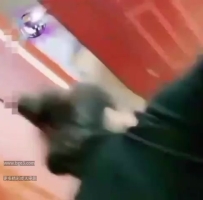我生你养你你还操我！禽兽儿子强奸亲妈，妈妈被草哭