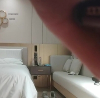 高端极品甜美型大奶小姐姐埋头吸屌后入
