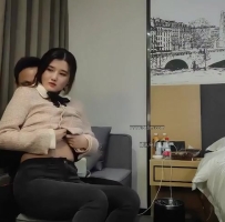 极品禁欲系明星脸，长相性冷淡，结果干起来超级骚，近景被干到缺氧