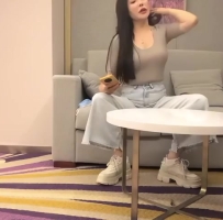 东北轻熟女大姐哥们你换了八个姿势了，有点疼了，风韵犹存老江湖小伙根本搞不定