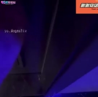 ❤️❤️极品荡妇穿上渔网袜约单男在酒店，被多姿势爆草❤️