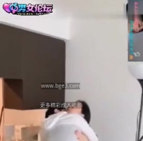 ❤️轮奸亲妈，真实家庭乱伦-风韵犹存熟女妈妈太性感被叔叔强奸❤️