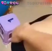 ❤️母子乱伦，硬拉着扫地得骚逼强上❤️