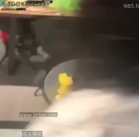 看着老婆被洋人爆操心里舒坦广州绿帽哥贡献自己当英语老师的老婆给白人操逼绿帽男史上