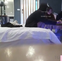 ❤️今晚约了一对小夫妻，气质美少妇先打扑克，聊天培养感情，交换淫乱4P一起爆操❤️